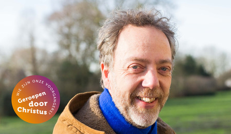 Ds. Leon Rasser: “De kerk is hier niet alleen biddend, maar ook praktisch aanwezig”